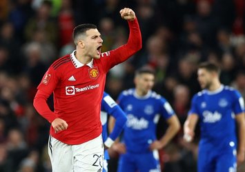 FA Cup'ta ManU turladı!