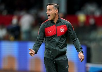 Kanadalı John Herdman tarihe geçti!