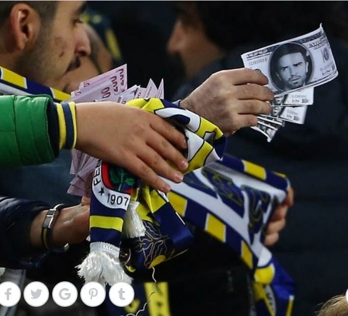 Fenerbahçe taraftarından Gökhan Gönül’e protesto!