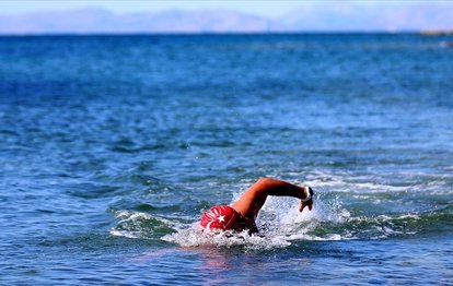Yüzücü Alper Sunaçoğlu’ndan Gaziler Günü’nde rekor denemesi!