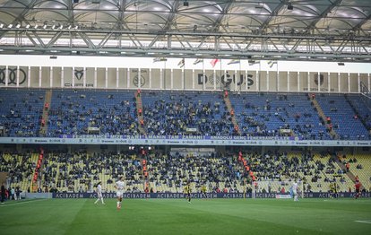 Kadıköy’de tribünlerden büyük tepki! Ali Koç istifa