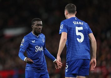 Takım arkadaşına tokat attı! Premier Lig'de olay kırmızı!