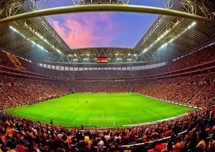 Galatasaray taraftarıyla tarih yazıyor