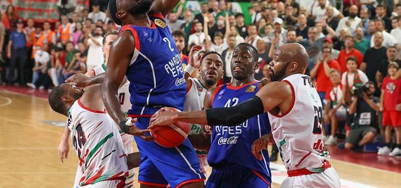 Pınar Karşıyaka 79-73 Anadolu Efes (MAÇ SONUCU-ÖZET) Seride durum 1-1!