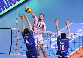 Voleybolda derbiyi kazanan Halkbank oldu!