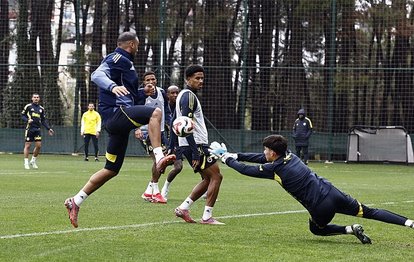 Fenerbahçe günü çift antremanla tamamladı