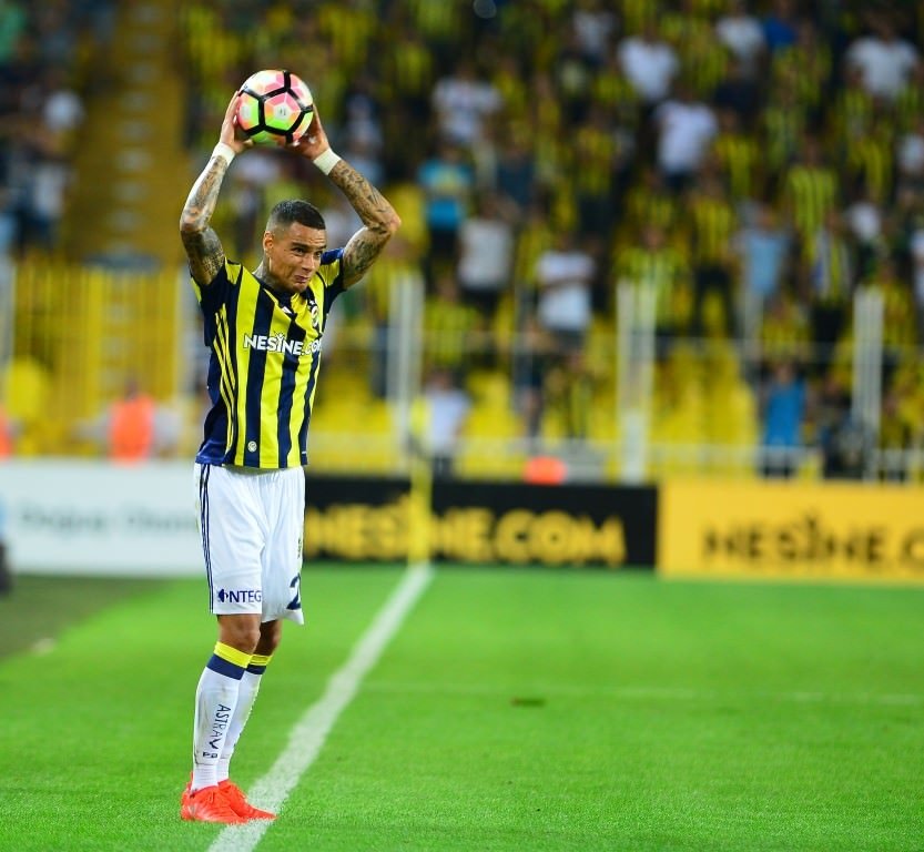 Fenerbahçe’den Van der Wiel’e şok yanıt!