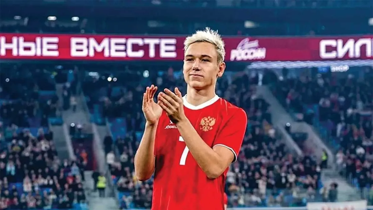 Galatasaray'ın anlaşmaya vardığı Aleksey Batrakov'a Türk bayraklı veda!