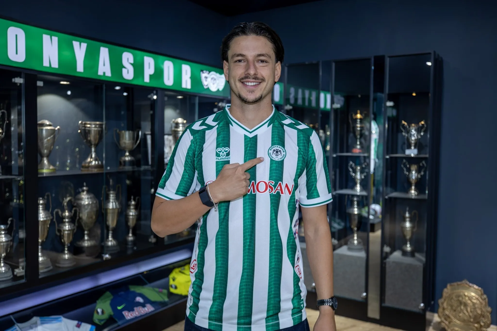 Enis Destan Konyaspor'da!