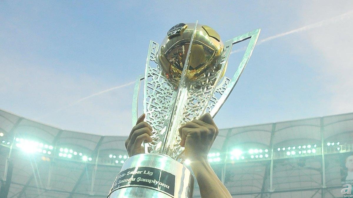 Galatasaray’da büyük değişim başlıyor! 4 ayrılık 2 transfer