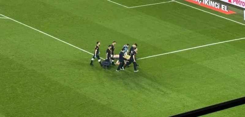 Fenerbahçe'ye Kerem Aktürkoğlu şoku! Sahadan sedyeyle ayrıldı - 1