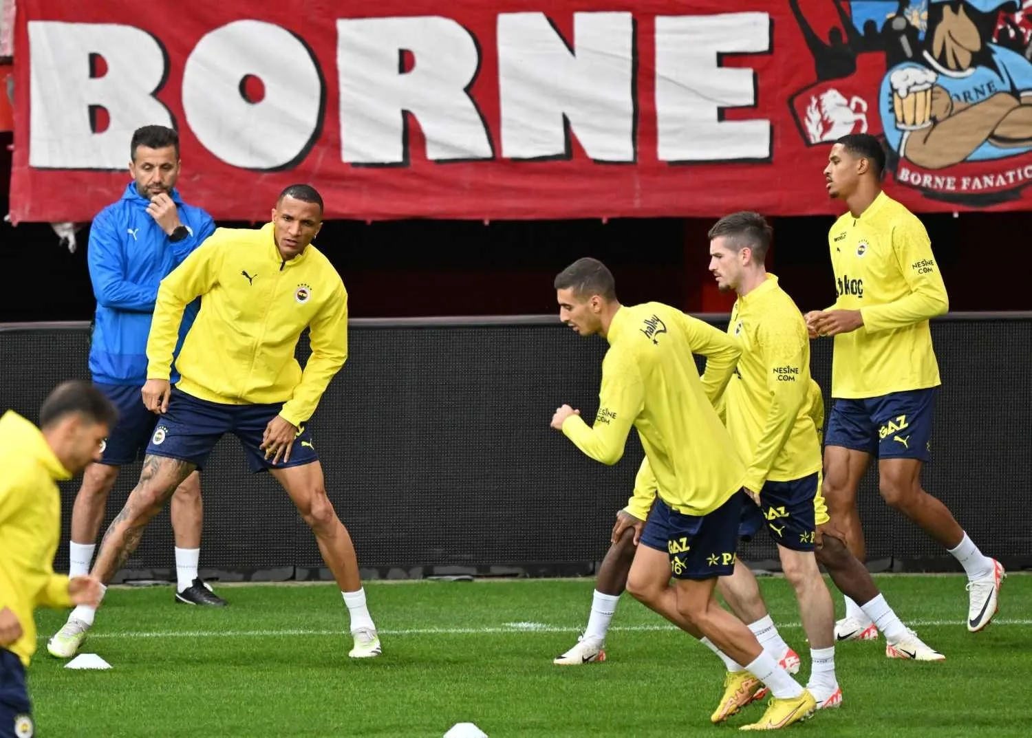 Transfer dönemi bitti ayrılıklar bitmedi! Fenerbahçe o isimle vedalaşıyor