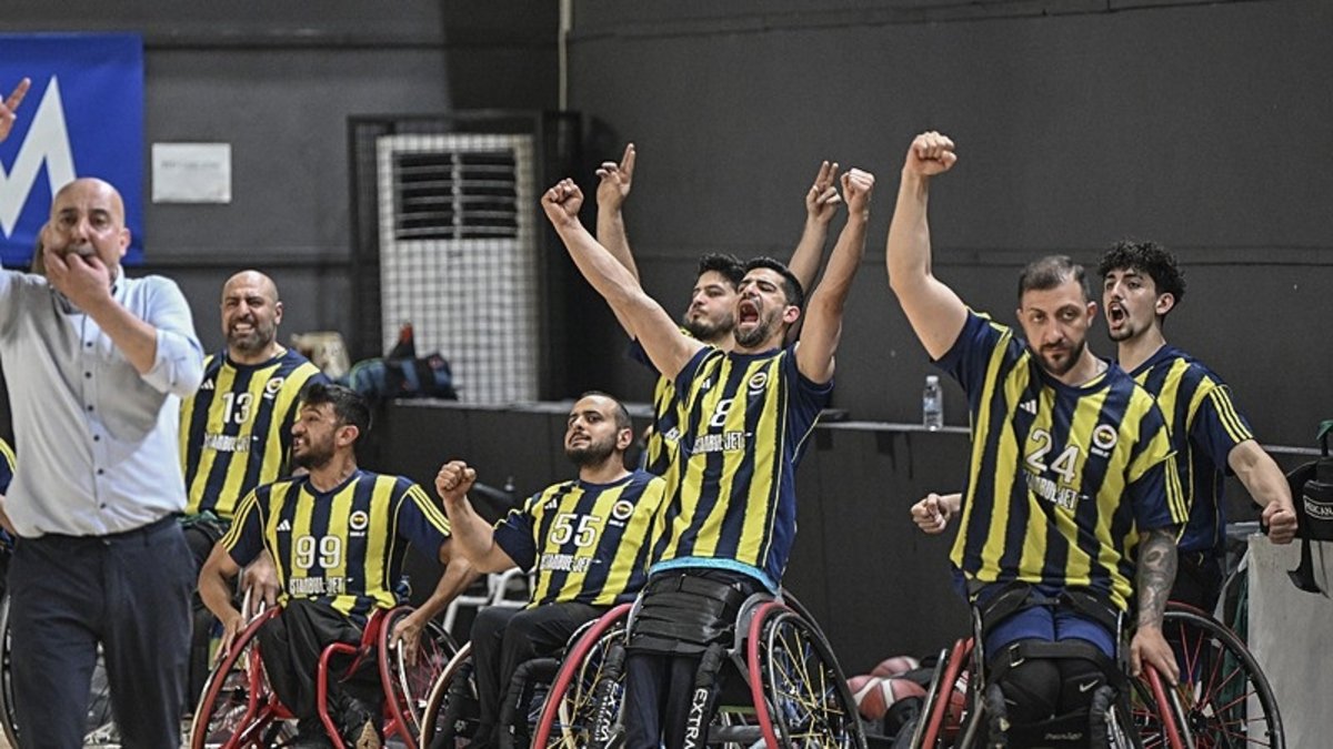Fenerbahçe İstanbul Jet, deplasmanda Beşiktaş'ı yenerek Süper Lig şampiyonu oldu!