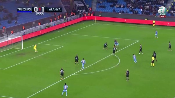 Danilo Sikan'ın nefis şutu direğe takıldı!