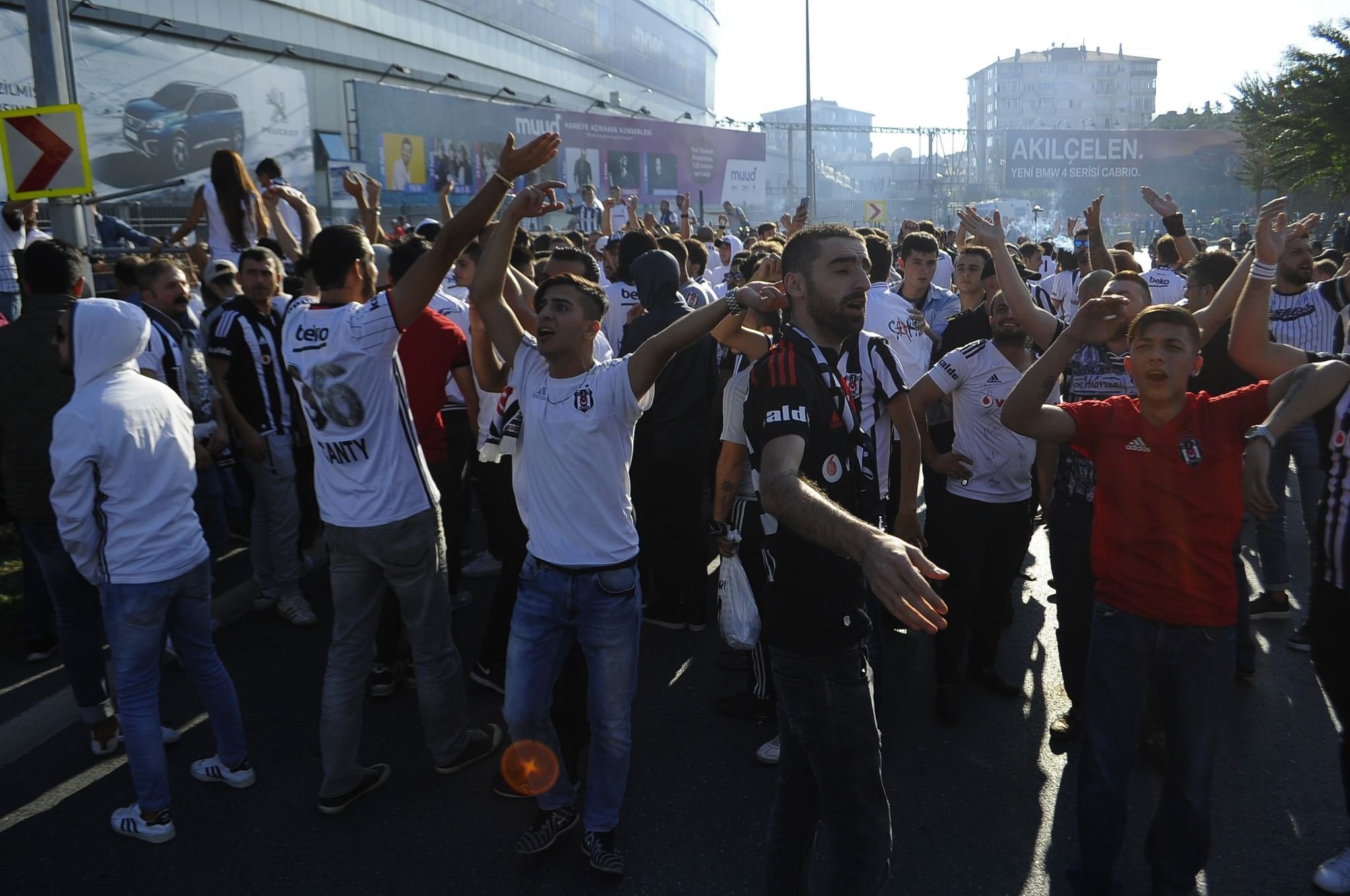 Kadıköy’de beyaz tribün!