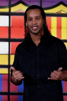 Ronaldinho'dan Hasan Çavuşoğlu'na mesaj