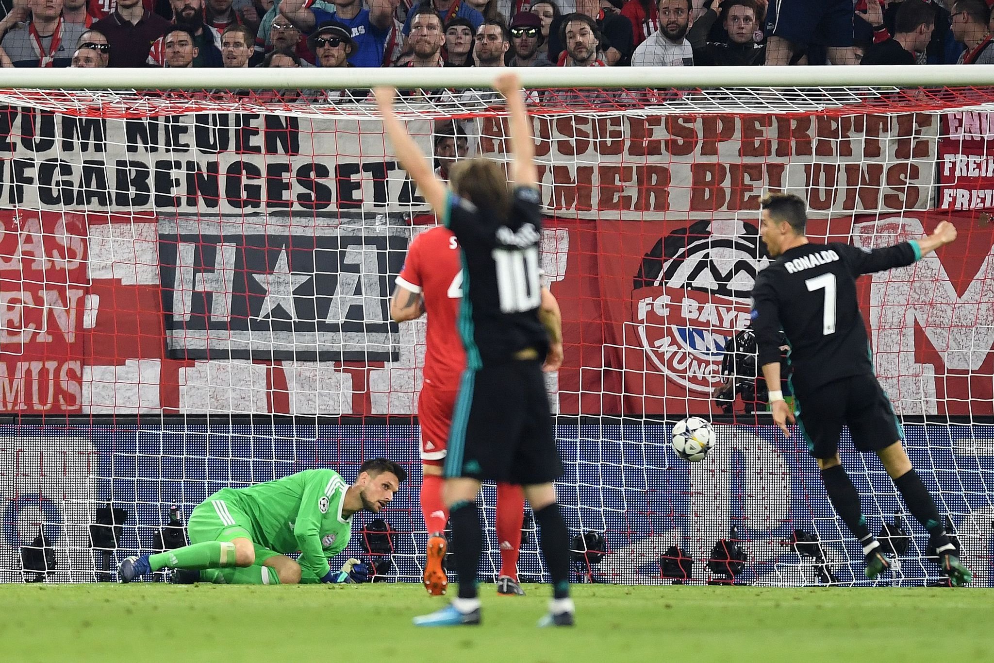 Real Madrid, Bayern Münih deplasmanından mutlu döndü