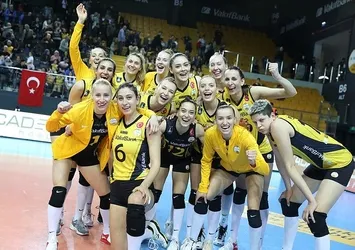 VakıfBank üst üste 8'inci kez yarı finalde