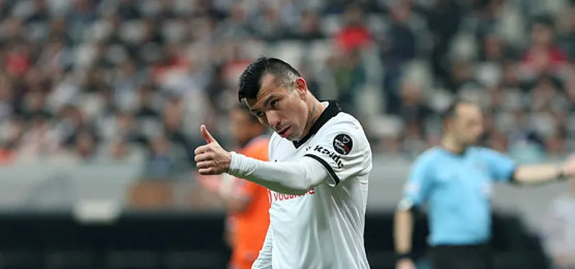 Gary Medel kalacak gibi