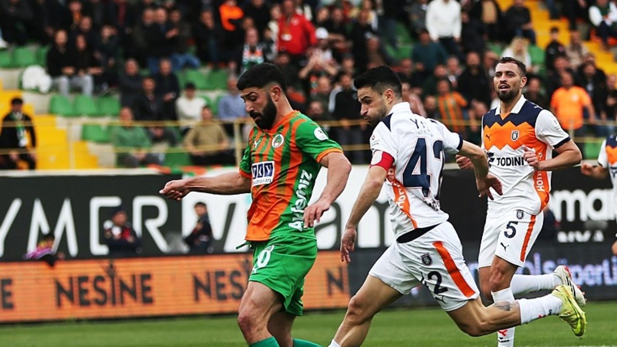 Zorlu mücadelede Corendon Alanyaspor'a karşı kazanan RAMS Başakşehir!