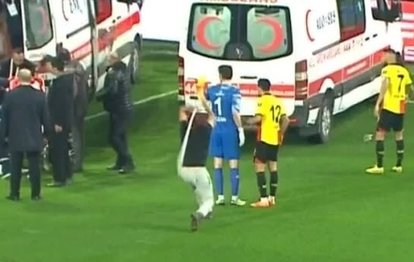 Göztepe - Altay maçında skandal olay! Holigan korner direği ile kaleciye saldırdı