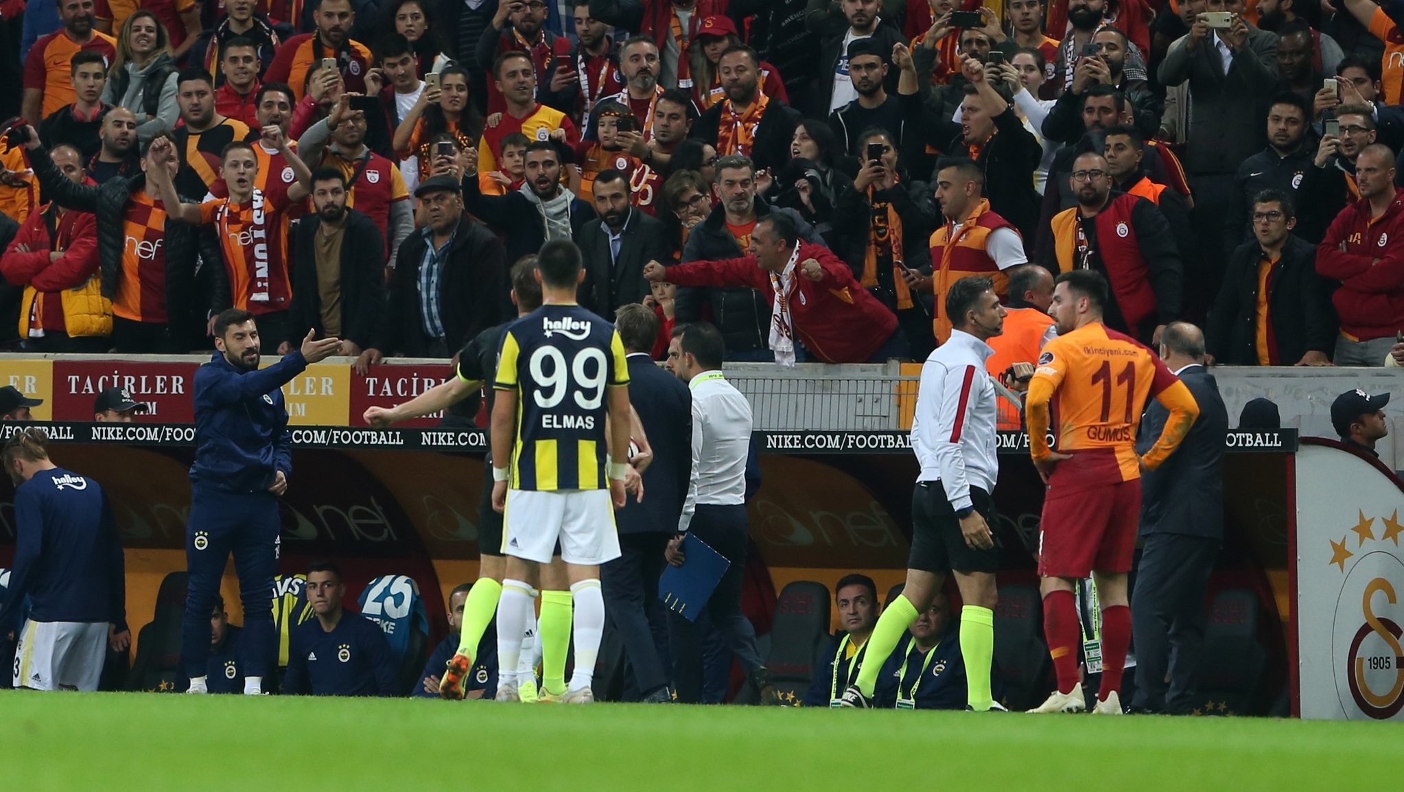 Derbide saha kenarı karıştı!