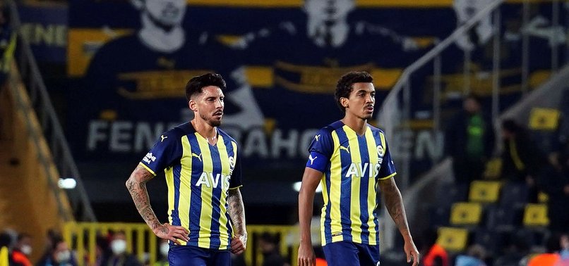  Fenerbahçe'de  Jose Sosa ve Luiz Gustavo sıkıntısı!