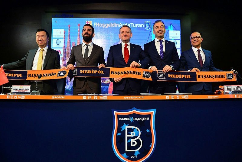Arda Turan resmen Başakşehir’de