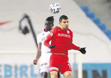 Alkışlar Edgar Ie’ye