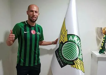Akhisarspor’da Cocalic imzaladı