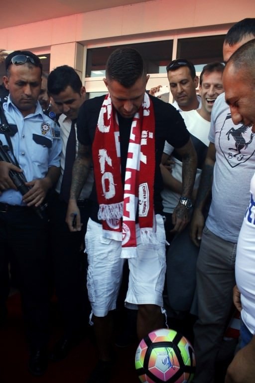 Antalyaspor’da Menez’e coşkulu karşılama