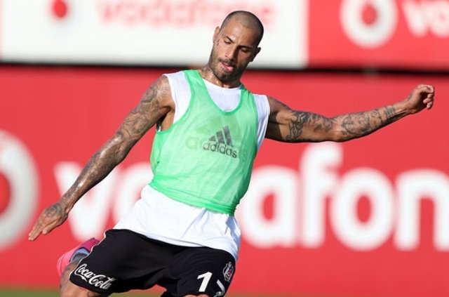 Şenol Güneş yıldız futbolcunun menajerini kovdu