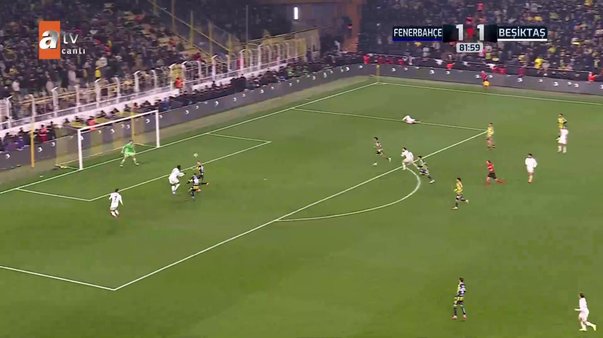 Beşiktaş Fenerbahçe karşısında penaltı bekledi! İşte o pozisyon