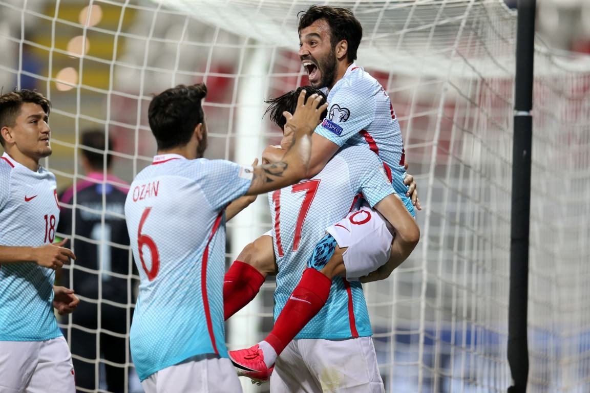 Kosova-Türkiye karşılaşmasından kareler