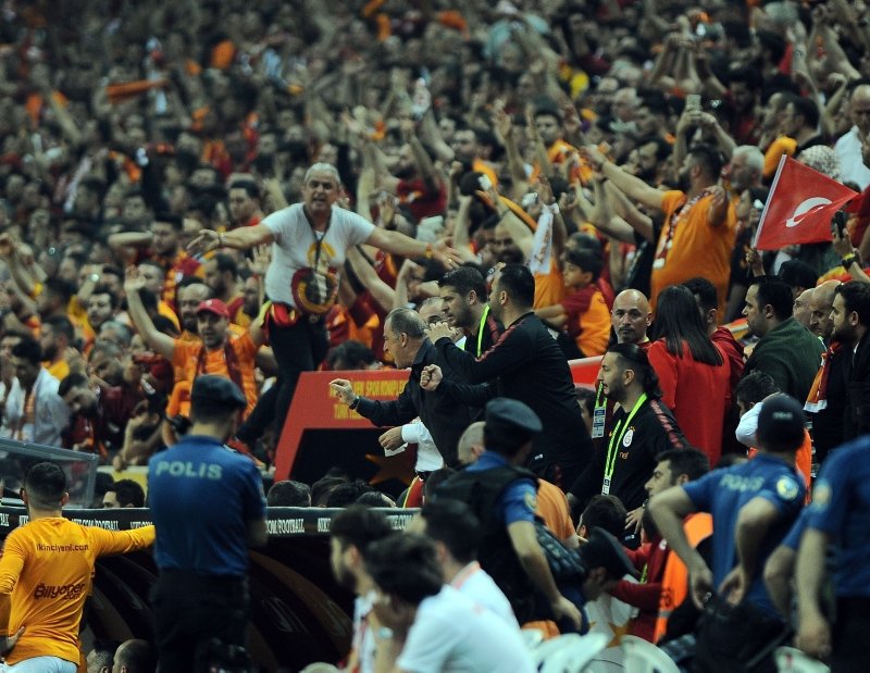 Galatasaray şampiyonluğu böyle kutladı! İşte görüntüler