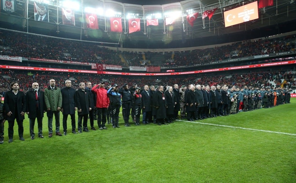 Yıldızlar teröre karşı sahaya indi