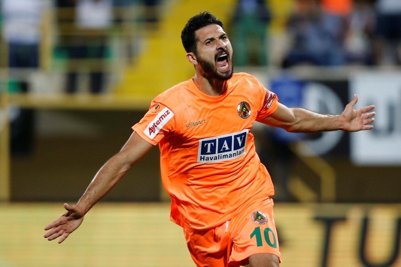 Emre Akbaba için Love + 2 milyon Euro