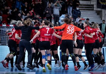 A Milli Kadın Hentbol Takımımız İzlanda'yı 30-29 mağlup etti!