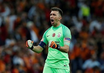 Muslera tarih yazmaya hazırlanıyor!