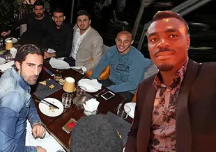 Emenike: Yarısını verin bari