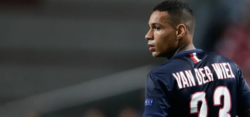 Fenerbahçe van der Wiel’i transfer etti!
