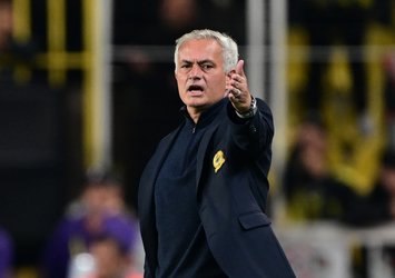 F.Bahçe'de şaşırtan haber! Mourinho o ismi tamamen sildi
