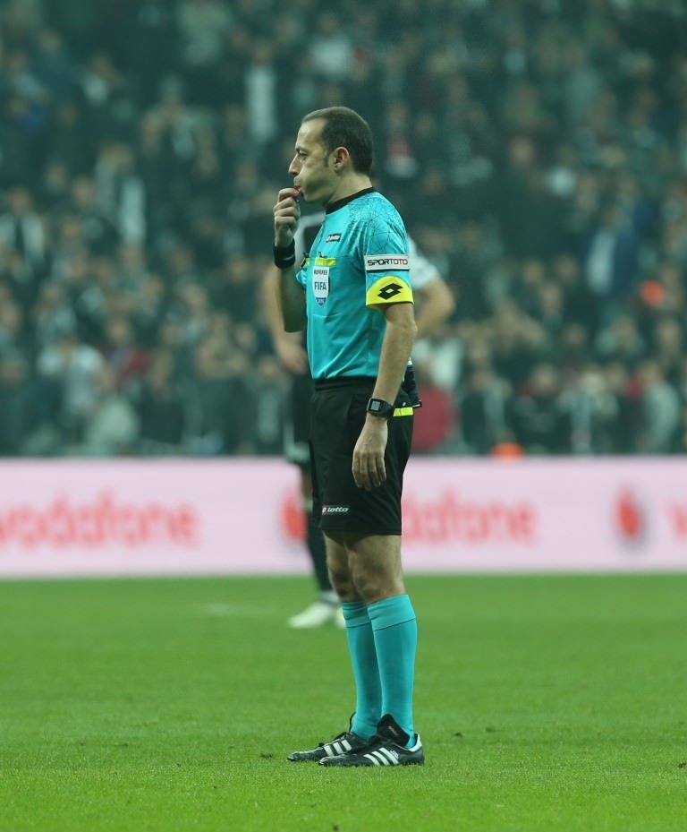 Cüneyt Çakır’a SMS yağmuru