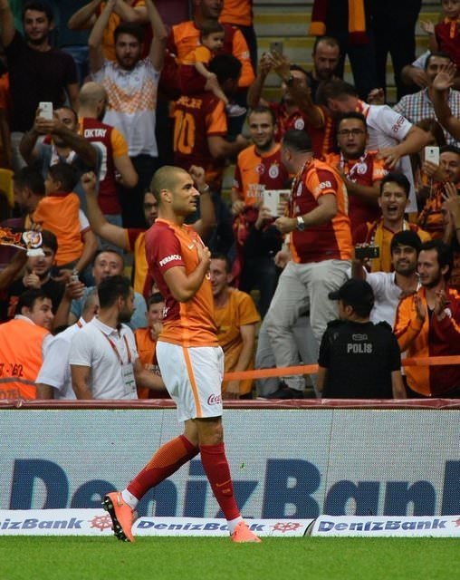 Eren Derdiyok Twitter’ı salladı