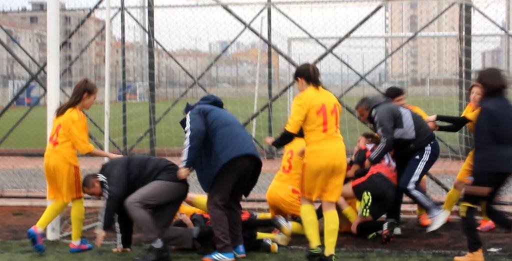 Kayseri’de kadın futbolcular kavga etti