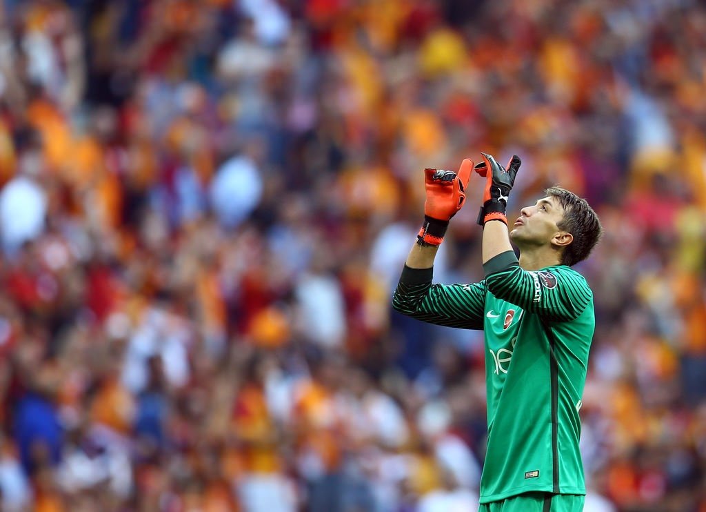 Muslera çalım attı taraftar çıldırdı