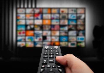 TV YAYIN AKIŞI 12 EKİM PAZAR: Bugün televizyonda neler var?
