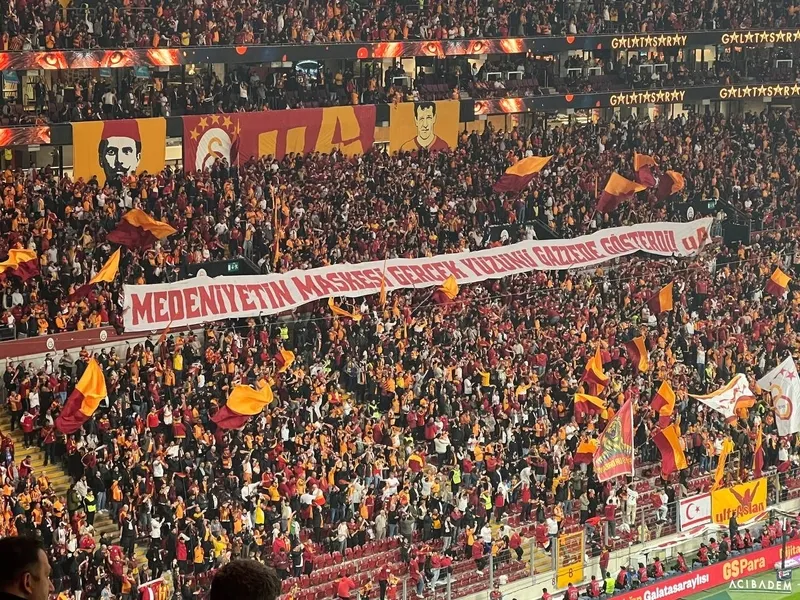 Galatasaray taraftarından derbide Gazze mesajı! İsrail'e tepki gösterdiler - 2