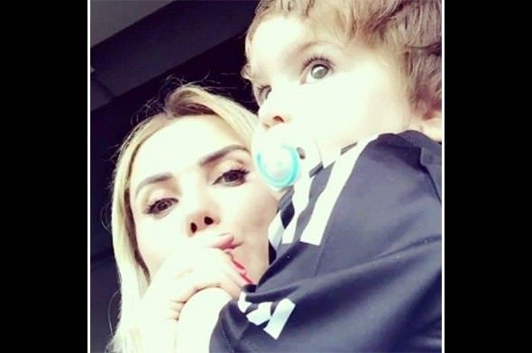 Ünlüler Beşiktaş’ın şampiyonluğunu böyle kutladı