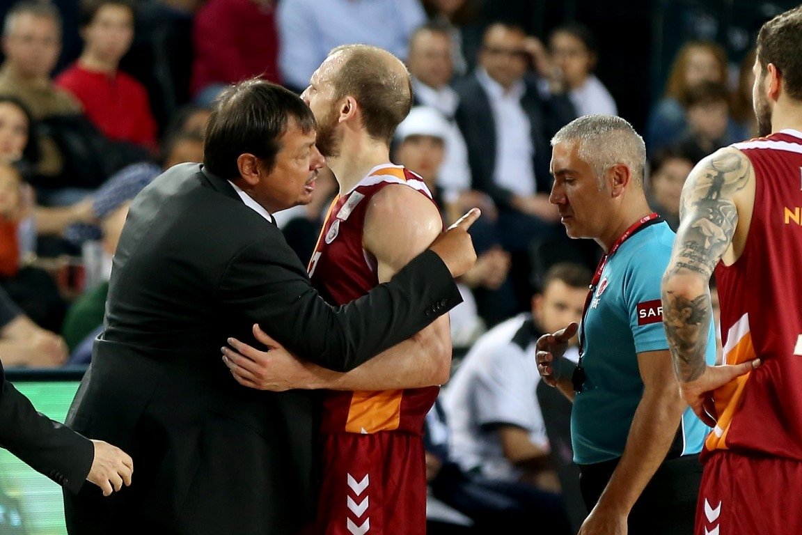 Ergin Ataman’dan Aziz Yıldırım’a destek